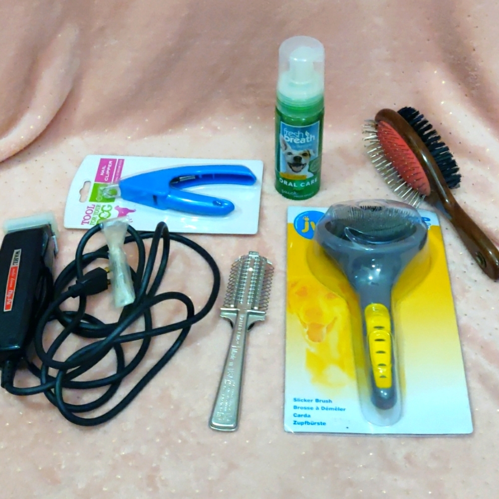 Dog grooming lot, fresh breath, nail clippers, hair trimmer and two brushes - Picture 1 of 5